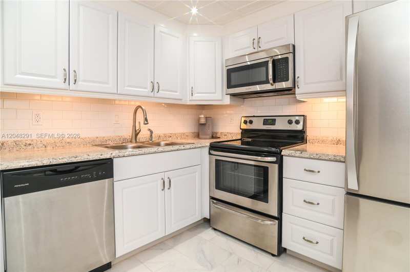 130 Cypress Club Dr # 324, Pompano Beach FL 33060