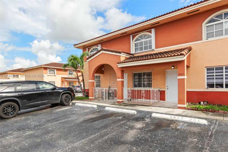 6823 W 36th Ave # 201, Hialeah FL 33018