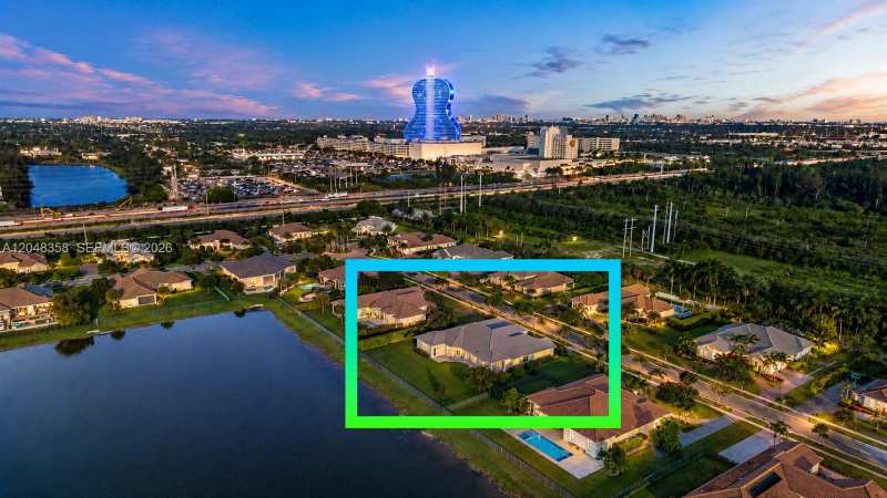 5301 S Sterling Ranch Cir, Davie FL 33314