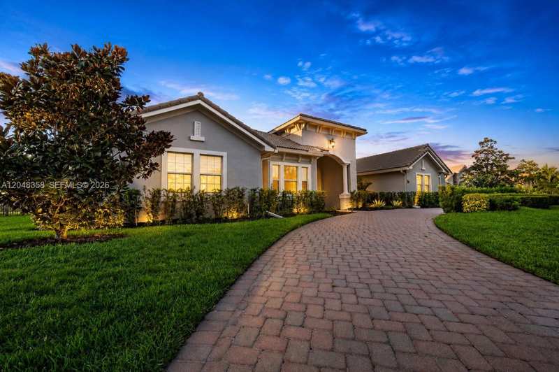 5301 S Sterling Ranch Cir, Davie FL 33314