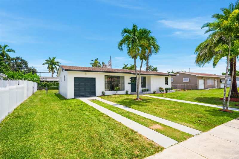 14785 SW 297th St, Homestead FL 33033