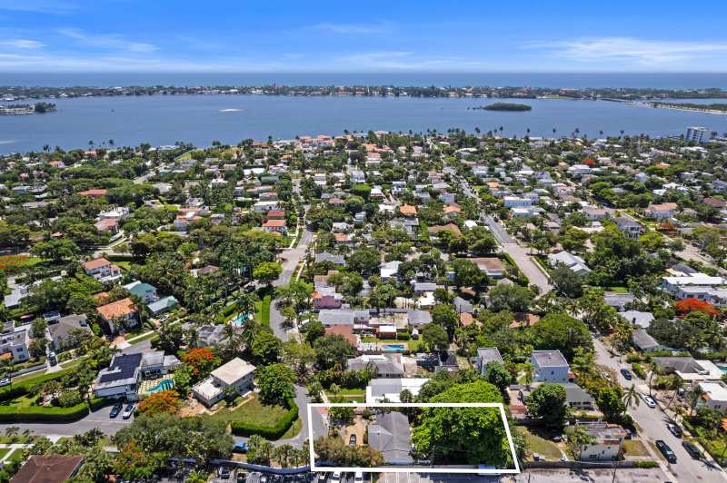 330 Marlborough Place, West Palm Beach FL 33405