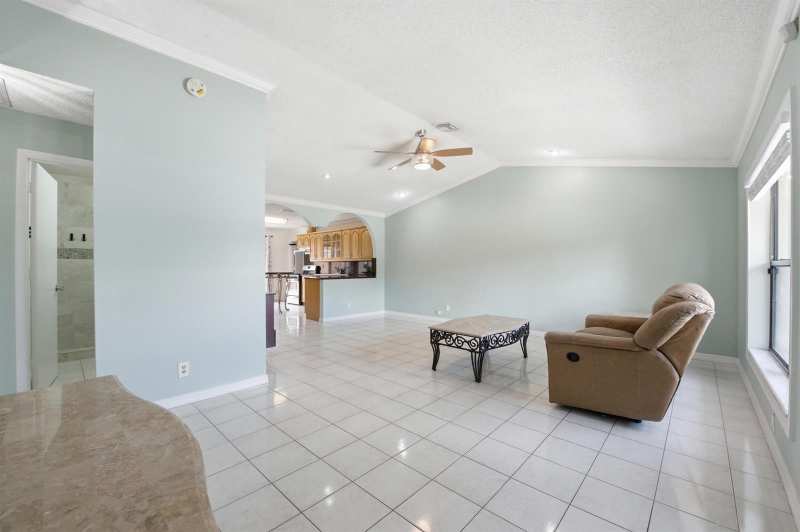 5814 Ithaca Circle E, Lake Worth FL 33463
