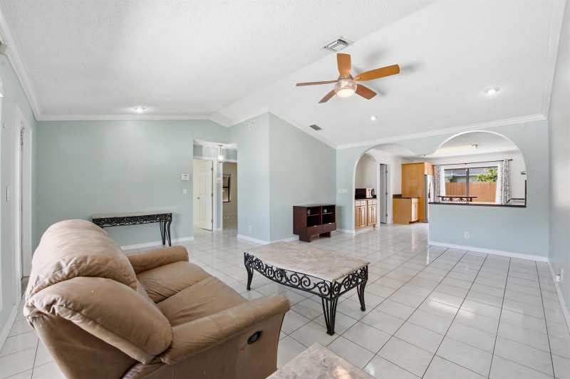 5814 Ithaca Circle E, Lake Worth FL 33463