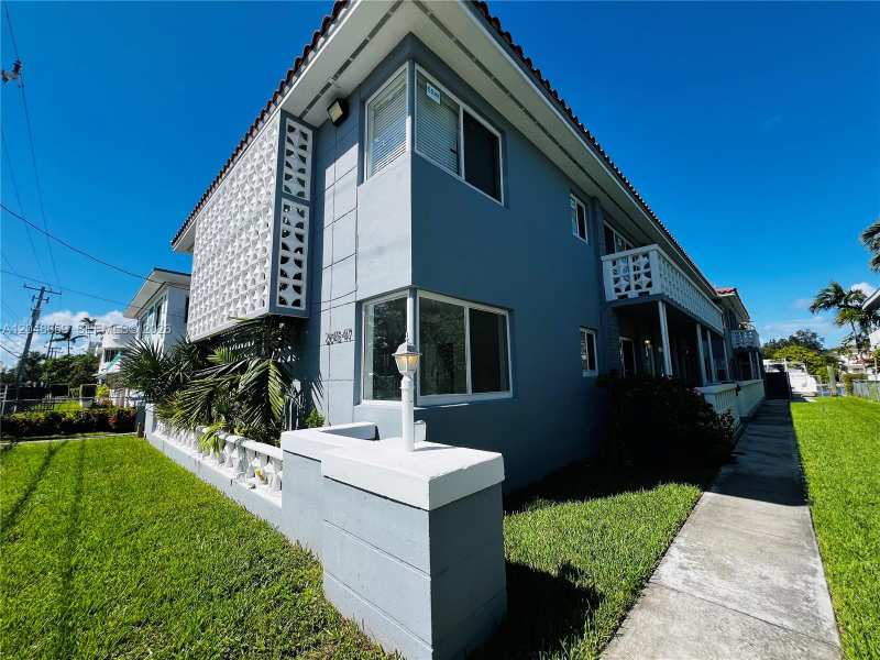 2045 Calais Dr # 8, Miami Beach FL 33141