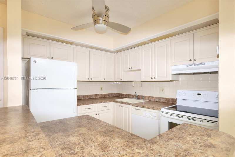 9448 S Belfort Cir # 116, Tamarac FL 33321