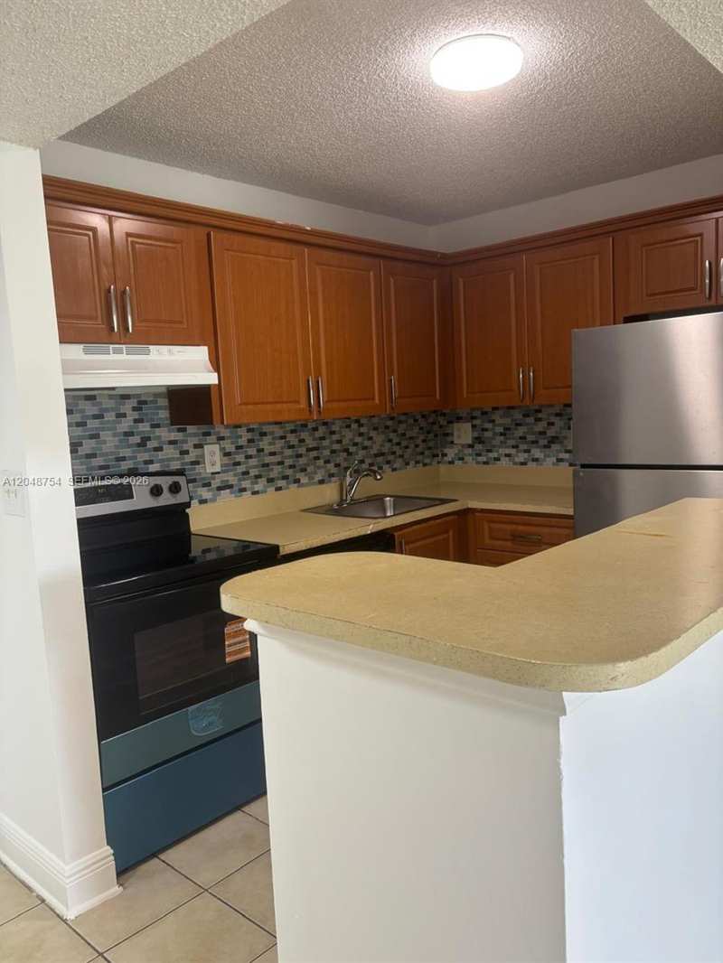 7110 NW 179th St # 211, Hialeah FL 33015