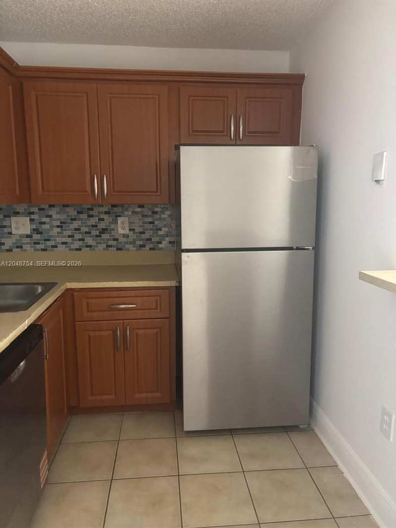 7110 NW 179th St # 211, Hialeah FL 33015