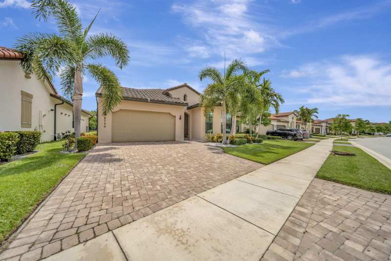 8720 E Baypoint Circle, Parkland FL 33076