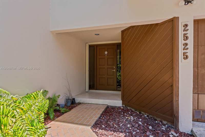 2525 NE 135th St # 2525, North Miami FL 33181