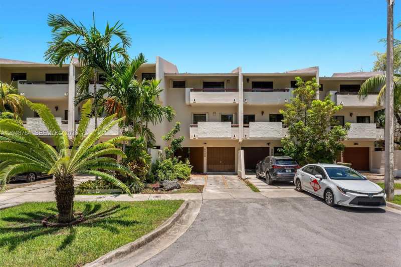 2525 NE 135th St # 2525, North Miami FL 33181