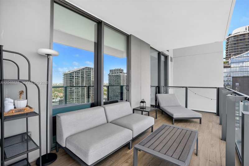 68 SE 6th St # 3710, Miami FL 33131