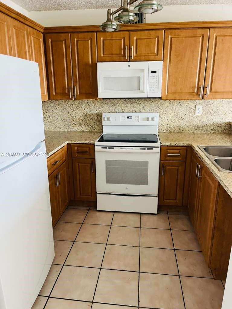 8075 NW 7th St # 520, Miami FL 33126