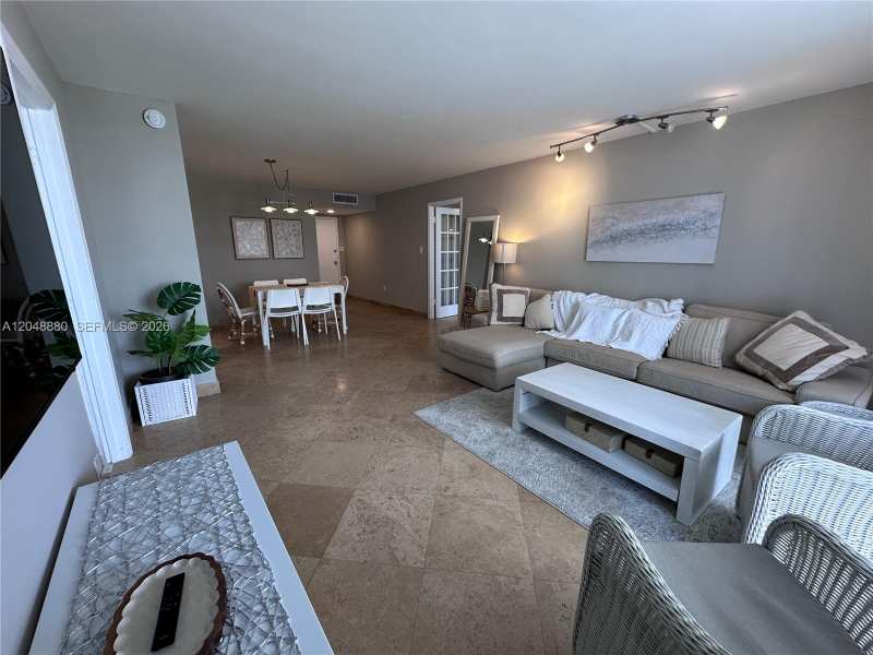 18021 Biscayne Blvd # 702, Aventura FL 33160