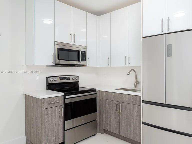 676 NW 47th St # 8, Miami FL 33127