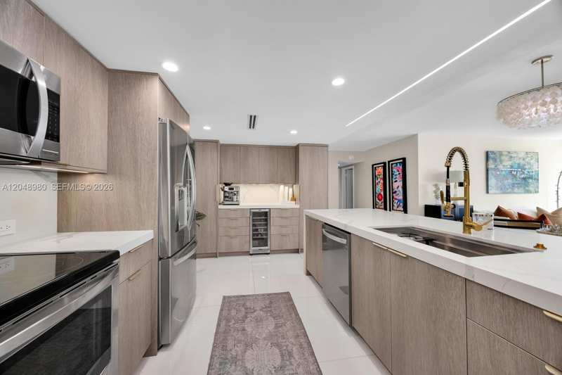 155 Ocean Lane Dr # 413, Key Biscayne FL 33149