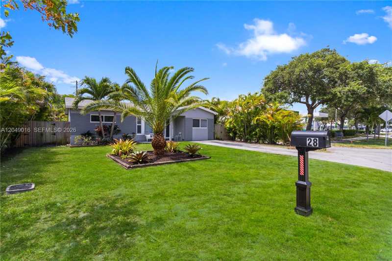 28 SE 7th St, Dania Beach FL 33004