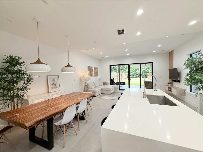 8871 SW 28th St, Miami FL 33165