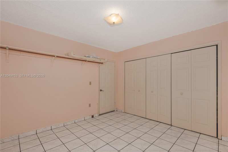 292 W 39th Pl, Hialeah FL 33012