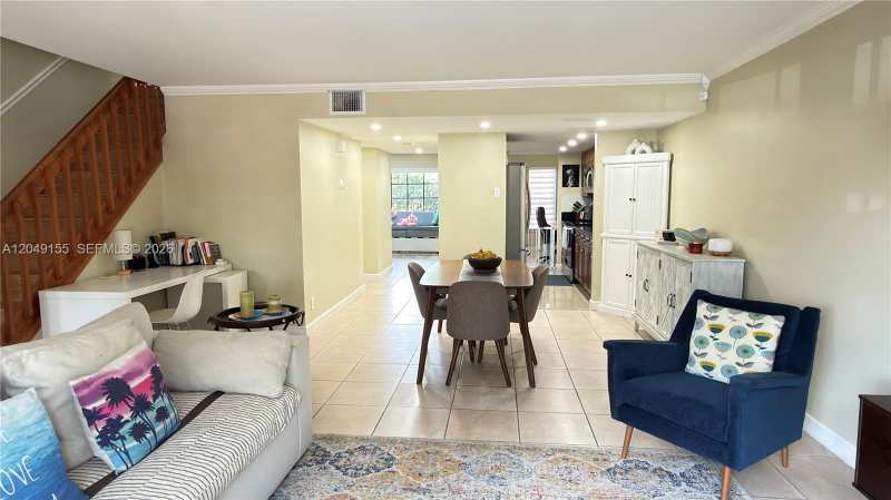9492 NW 39th St, Sunrise FL 33351