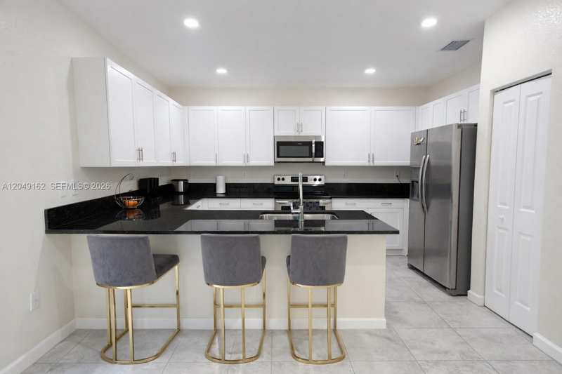 323 NE 208th Ter # 0, Miami FL 33179