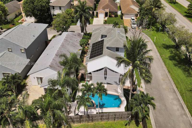 2384 NW 34th Way, Coconut Creek FL 33066