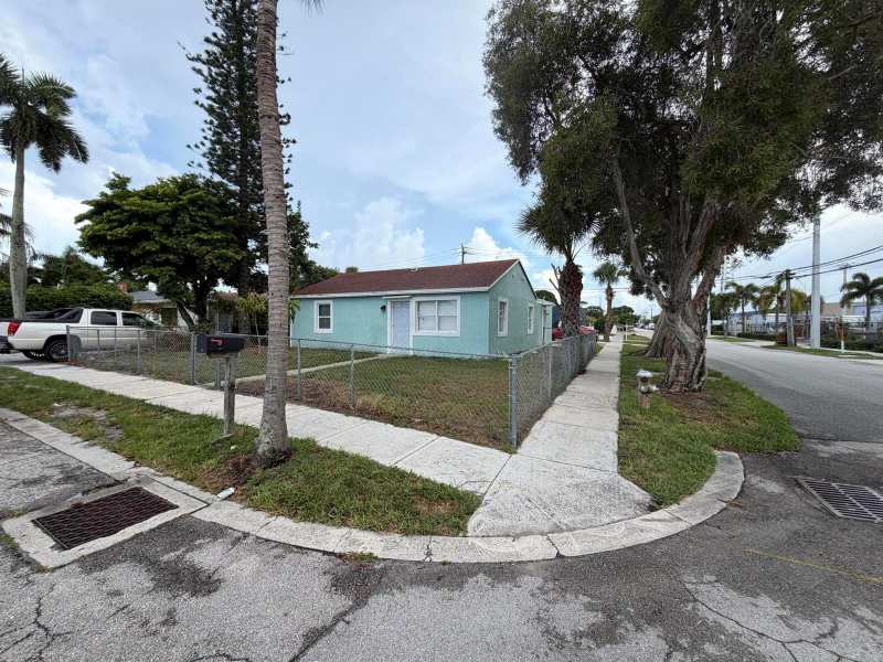 442 Winters Street, West Palm Beach FL 33405