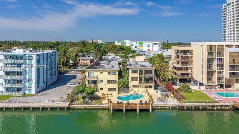 7845 NE Bayshore Ct # 8, Miami FL 33138