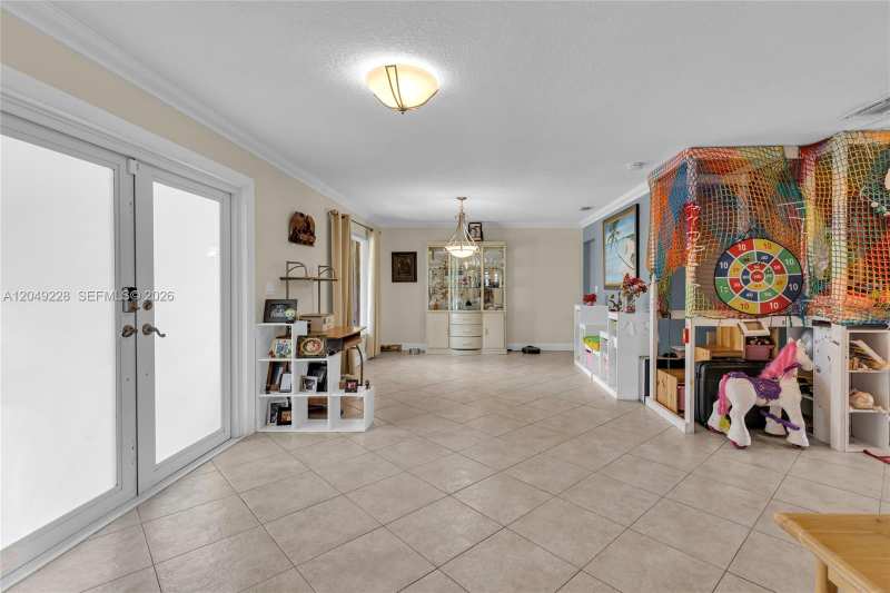 16740 Harbor Ct, Weston FL 33326