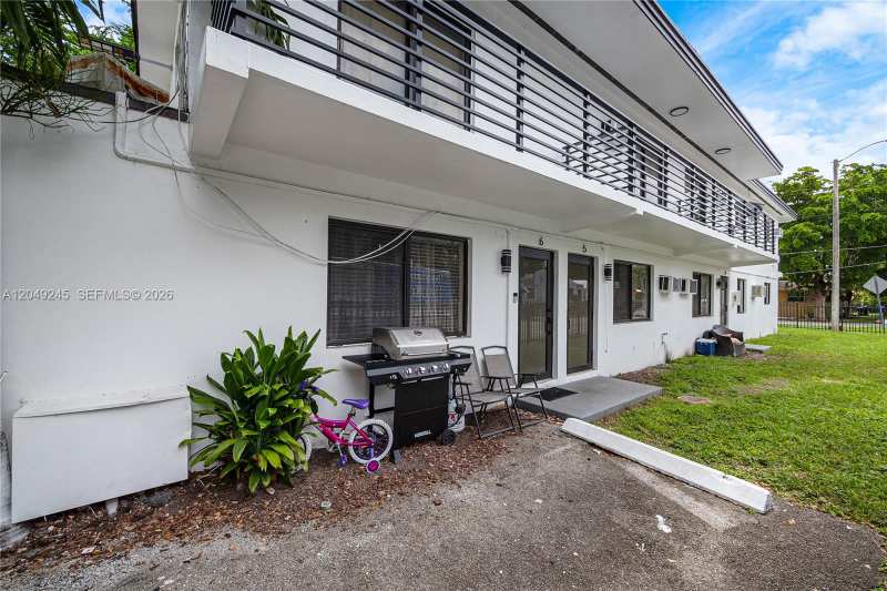 131 NE 77th St, Miami FL 33138