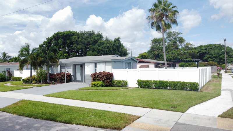 702 SW 1st Street, Delray Beach FL 33444