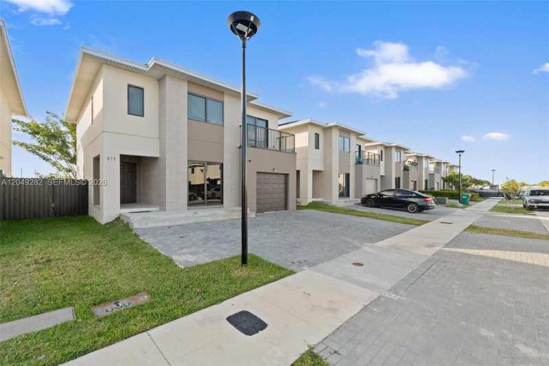 275 NW 13th Pl, Florida City FL 33034