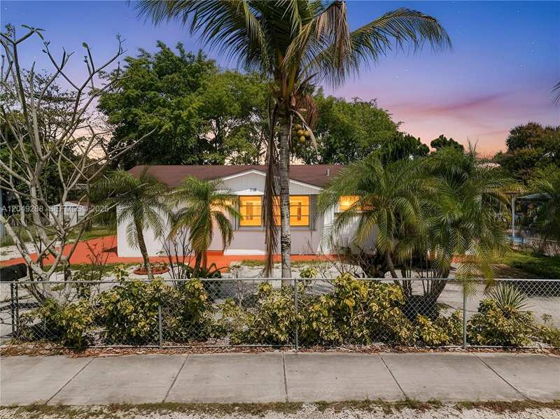 15611 SW 296th St, Homestead FL 33033