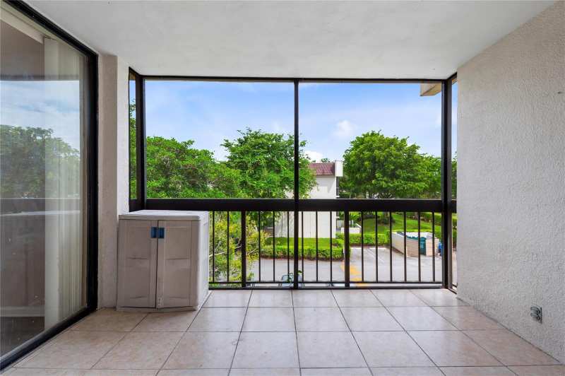 8429 Forest Hills Drive # 304, Coral Springs FL 33065