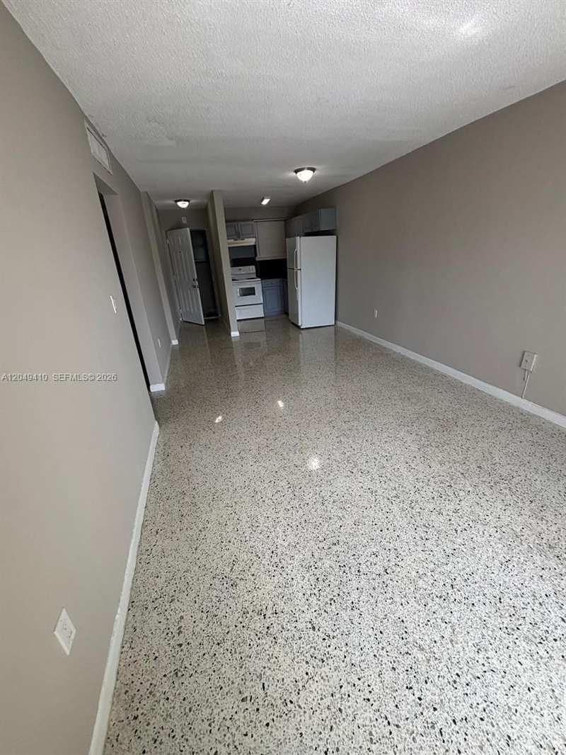 1047 SW 7th St # 12, Miami FL 33130