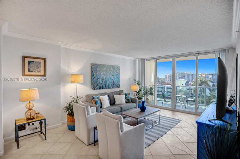 2501 S Ocean Dr, Hollywood FL 33019