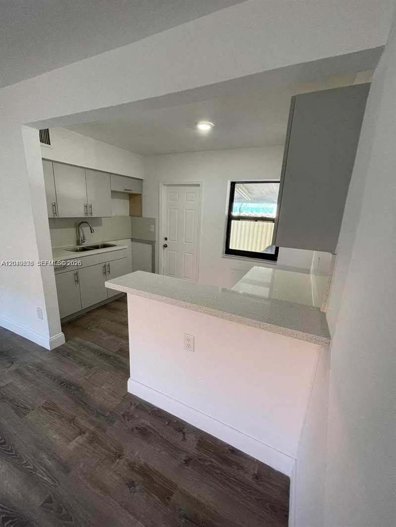 7360 SW 21st St # 7360, Miami FL 33155