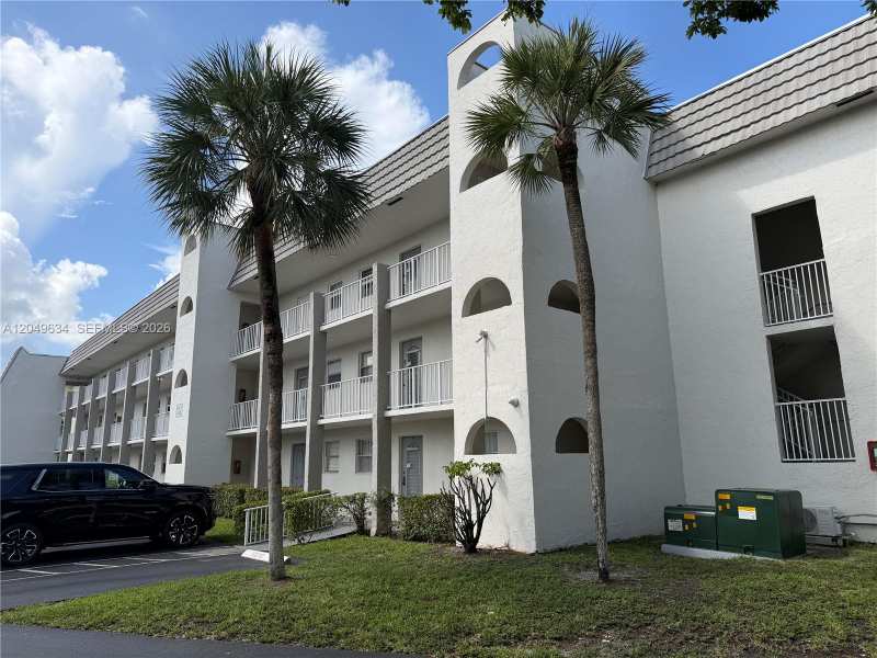 8135 Sunrise Lakes Blvd # 210, Sunrise FL 33322