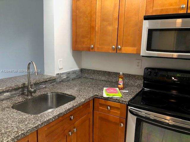 498 NW 165th St Rd # 304, Miami FL 33169