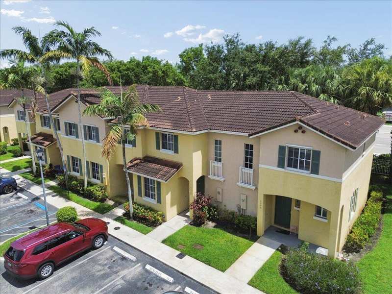 6036 SW 19th Place, North Lauderdale FL 33068