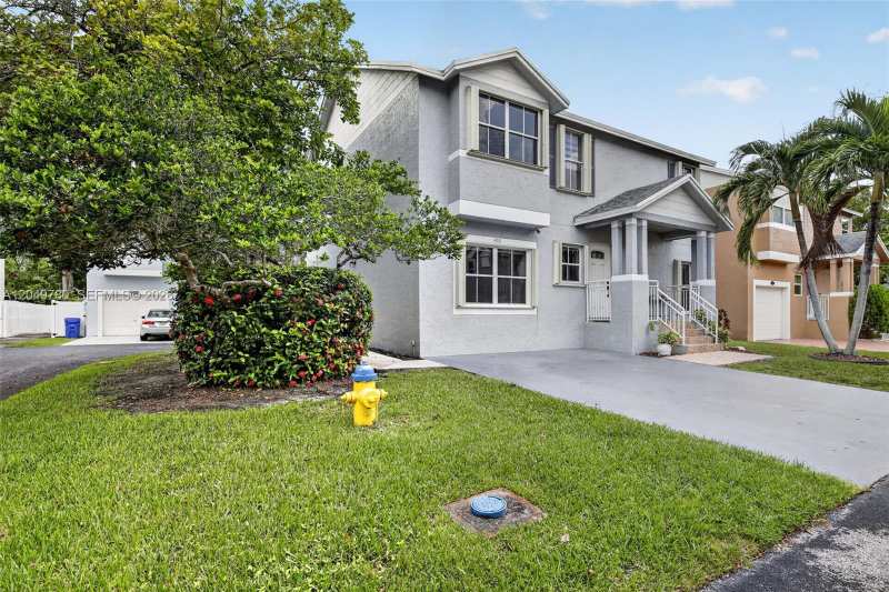 490 NW 102nd Ter, Pembroke Pines FL 33026