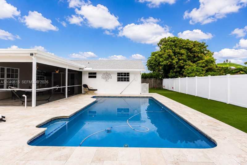 2403 SW 12th Ct, Deerfield Beach FL 33442