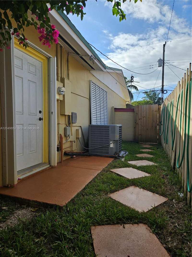 12340 SW 41st St # 1, Miami FL 33175