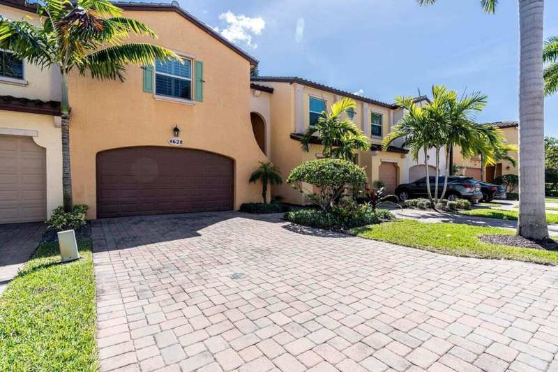 4628 Mediterranean Circle, Palm Beach Gardens FL 33418
