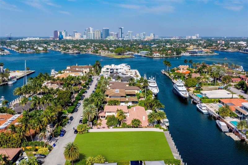 2455 Del Lago Drive, Fort Lauderdale FL 33316