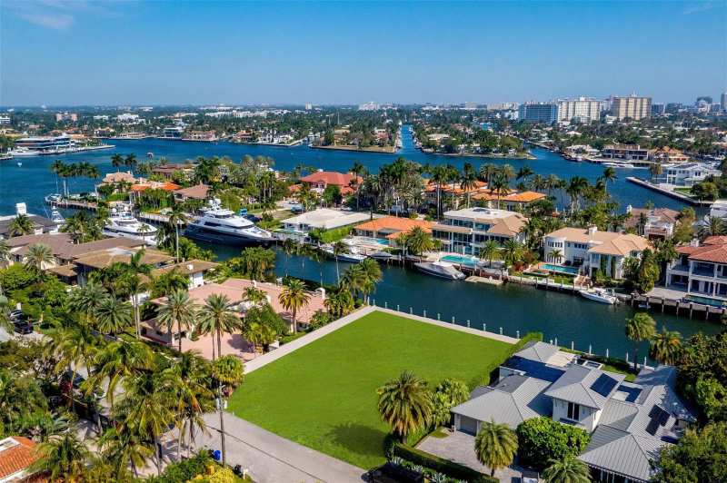 2455 Del Lago Drive, Fort Lauderdale FL 33316
