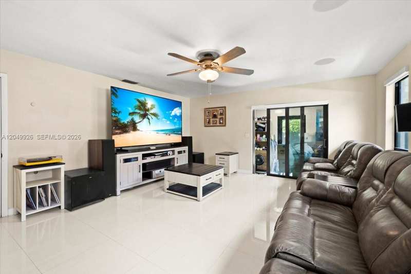 40 NW 119th St, Miami FL 33168