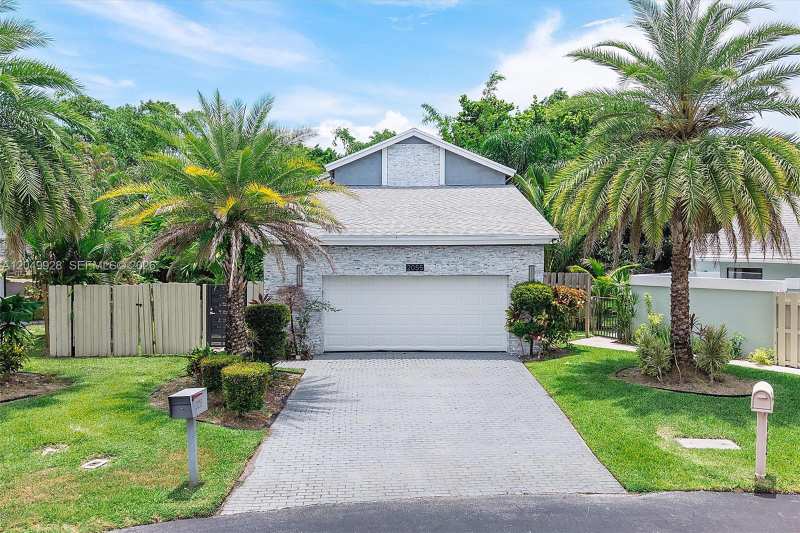 2055 NW 9th St, Delray Beach FL 33445