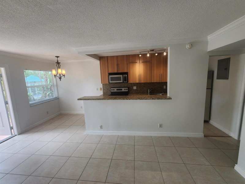 1125 NE 16th Place # 105, Fort Lauderdale FL 33305