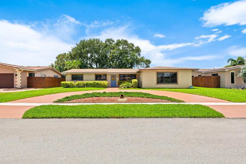 1720 NW 105th Avenue, Pembroke Pines FL 33026